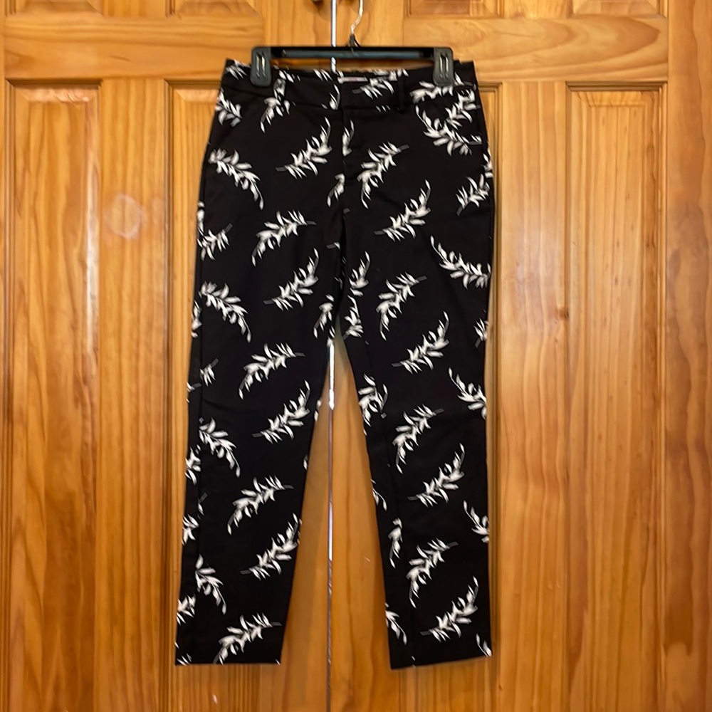 Merona black and white Capri pants